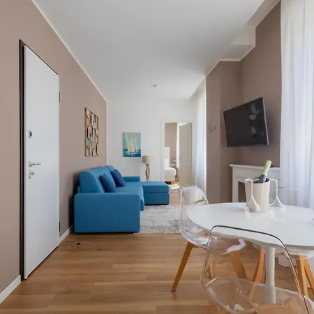 Vis A Vis Apartments Trieste Esterno foto